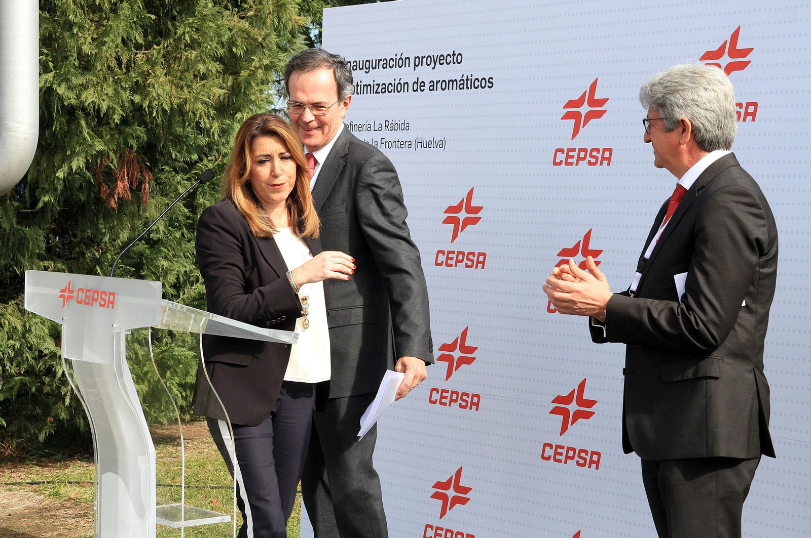 La presidenta de la Junta de Andalucía, Susana Díaz, y el consejero delegado de Cepsa, Pedro Miró, inauguran el proyecto 'Optimización de Aromáticos' de Cepsa, en imágenes