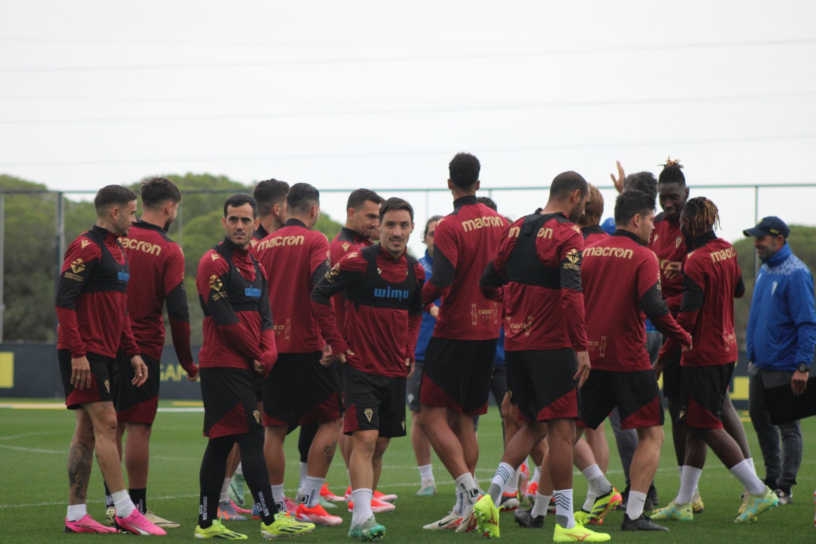 Sesión del Cádiz en El Rosal.