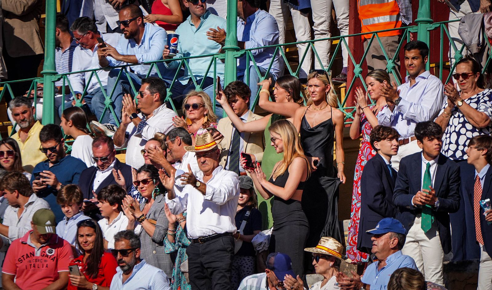 Puerta grande para Roca Rey y El Juli en la plaza de toros de Jerez