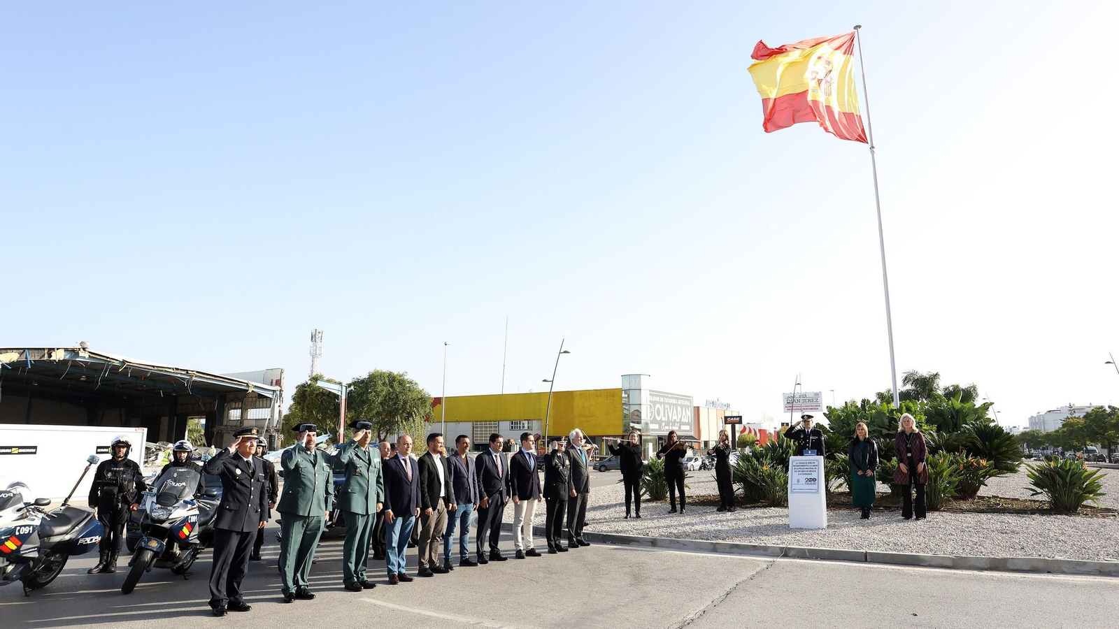 Imágenes de la inauguración de la rotonda de la Policía Nacional en Jerez