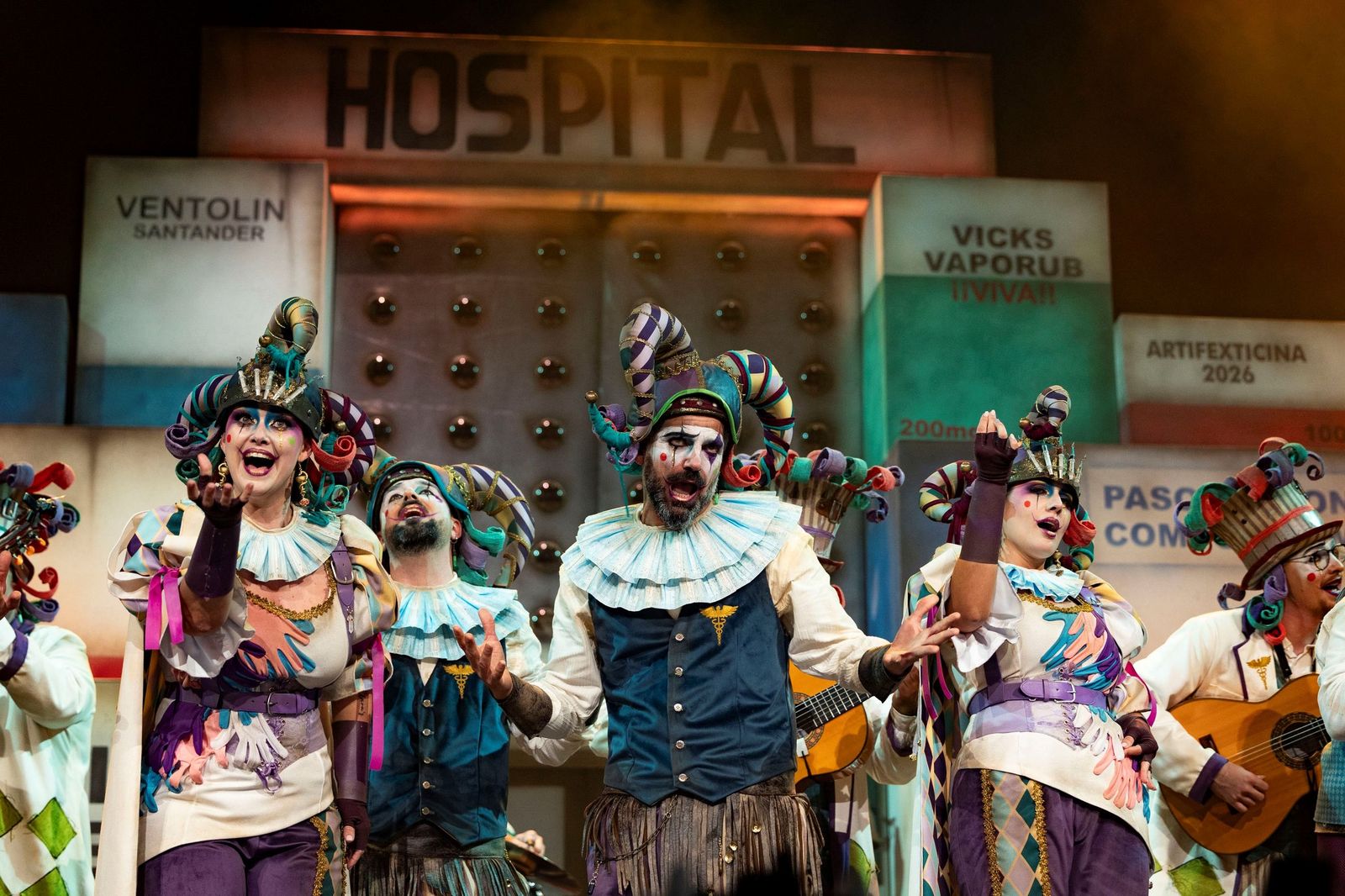 La comparsa de Jesús Bienvenido 'DSAS3' en una de sus actuaciones en el COAC 2026.