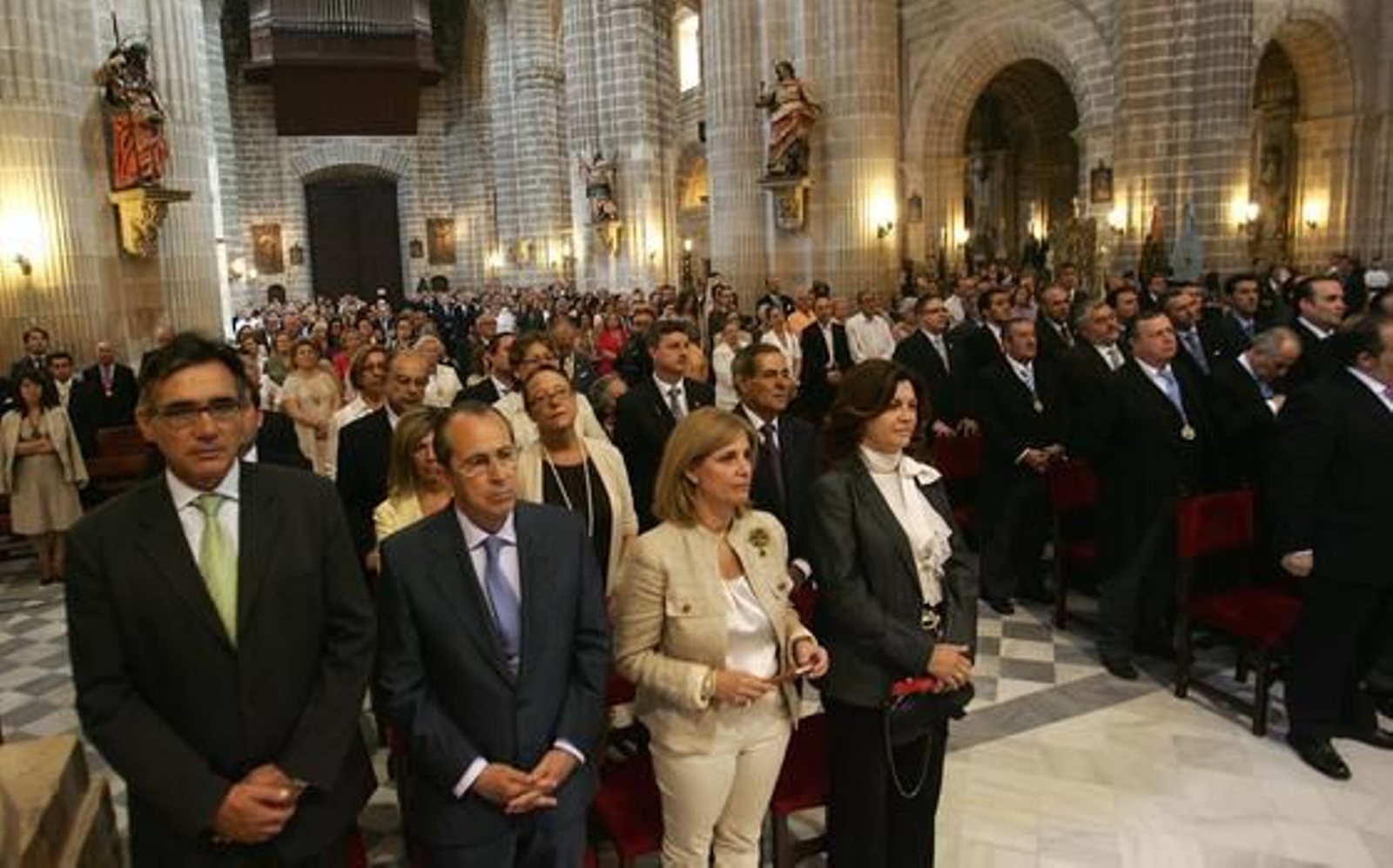 La imagen de Nuestra Señora de la Merced ha procesionado de regreso a su basílica tras una misa pontifical oficiada en el primer templo diocesano y presidida por el prelado José Mazuelos. 

Foto: Pascual