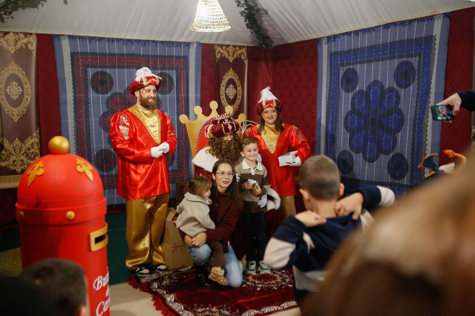 Búscate en las fotos del arrastre de latas 2026 en Los Barrios