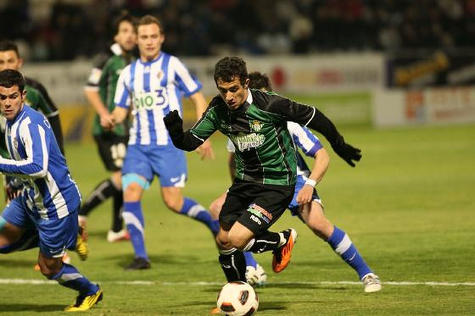 El Betis se trae un punto del campo del colista, la Ponferradina. / Norberto Cabezas