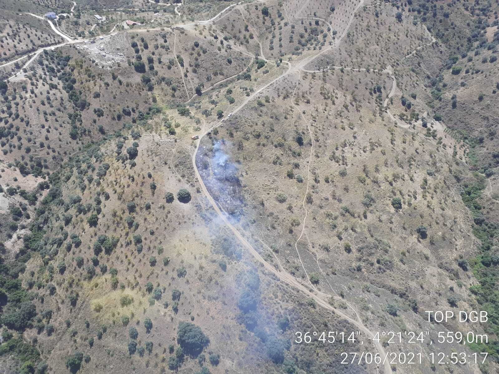 Vista aérea del incendio forestal en el paraje San Antón de Málaga.
