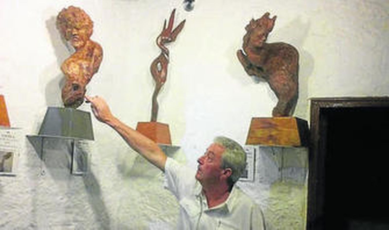 Esculturas figurativas con raíces de los árboles