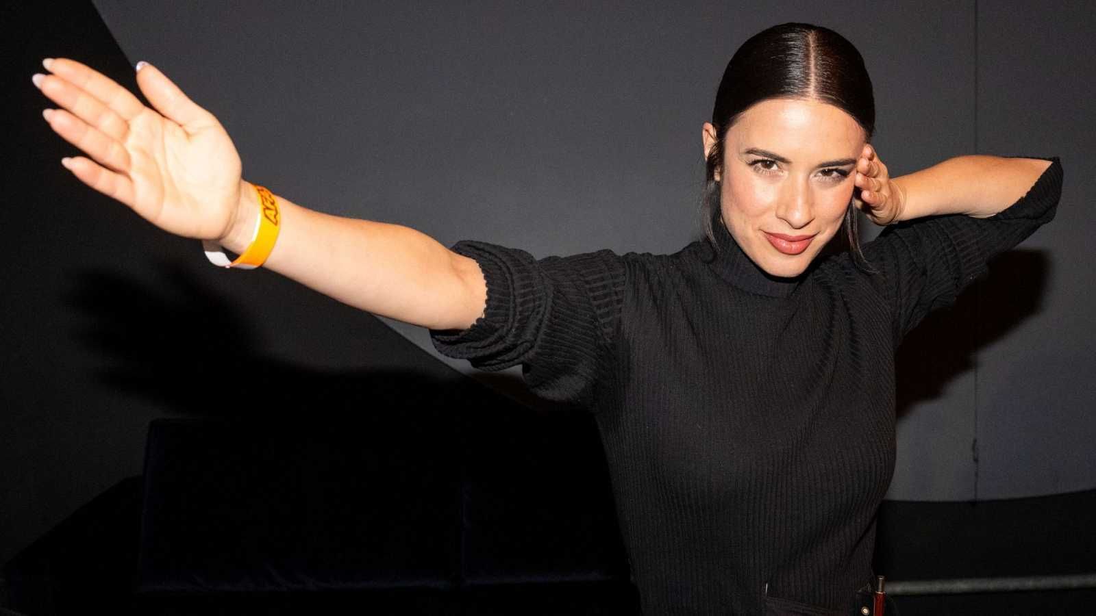 Blanca Paloma, tras regresar de Liverpool, con su gesto de arquera