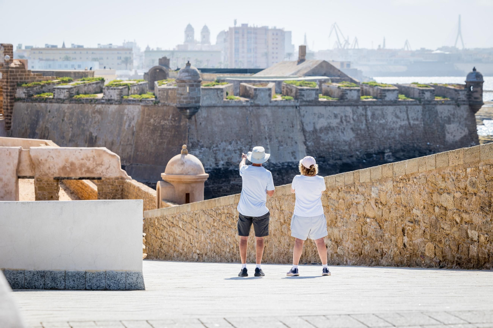 Imágenes del estado del castillo de San Sebastián de Cádiz