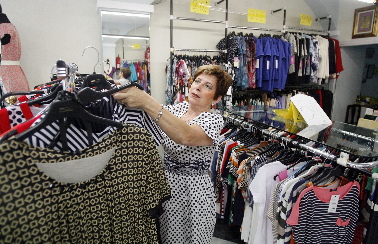 Comercios de la avenida de la Viñuela.