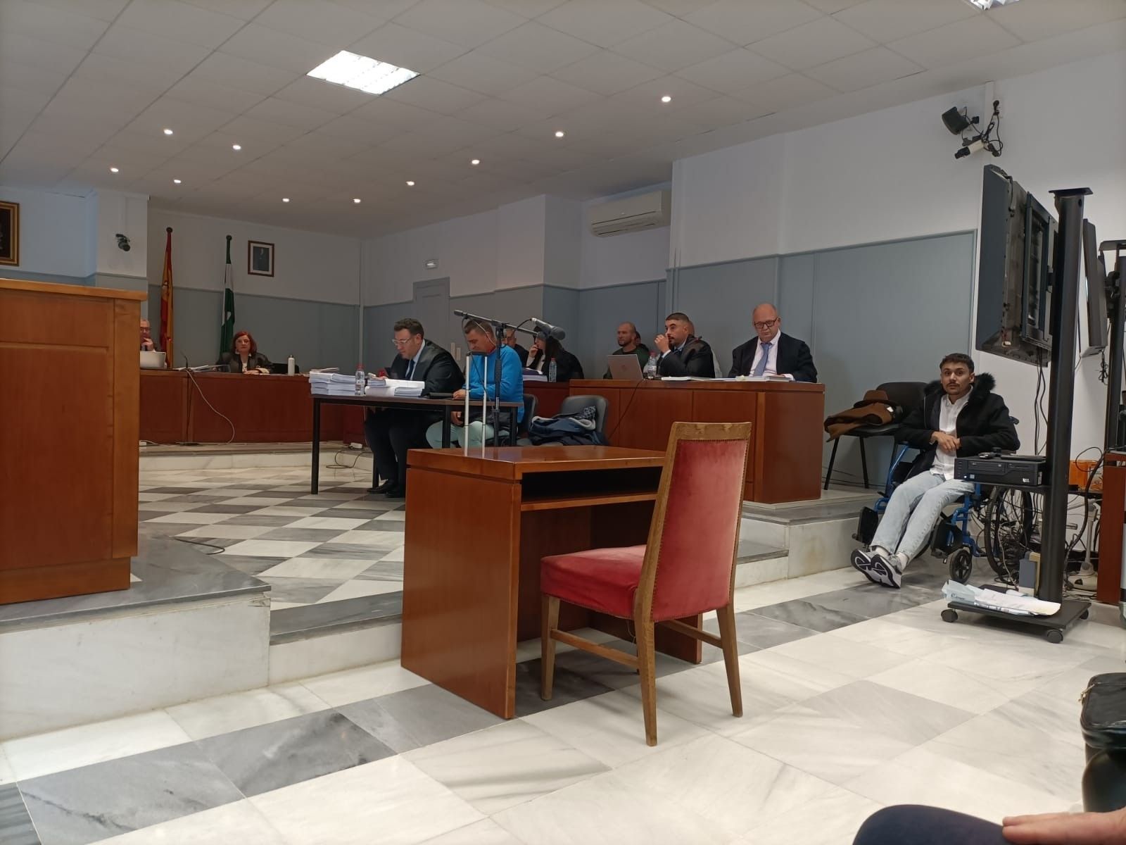 Los acusados de matar a un hombre por un alijo de hachís alegan que seguían a la víctima para "protegerla"