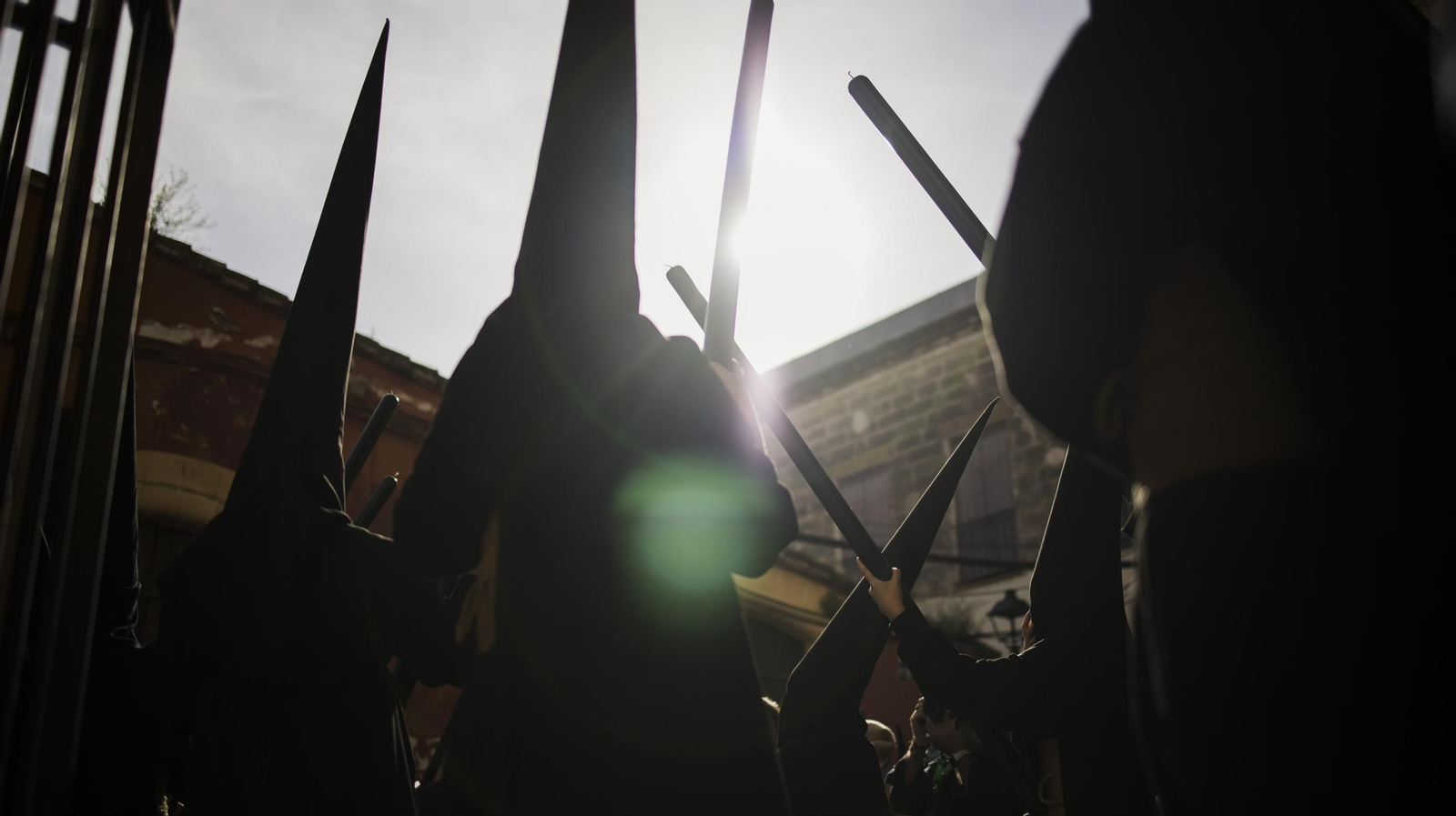 Imágenes de la Hermandad de La Vera-Cruz en el Jueves Santo de Jerez 2025