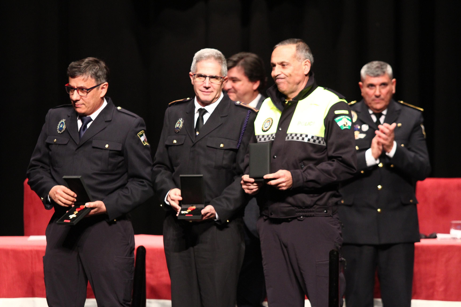 La policía Local entrega las medallas en el día de su patrón