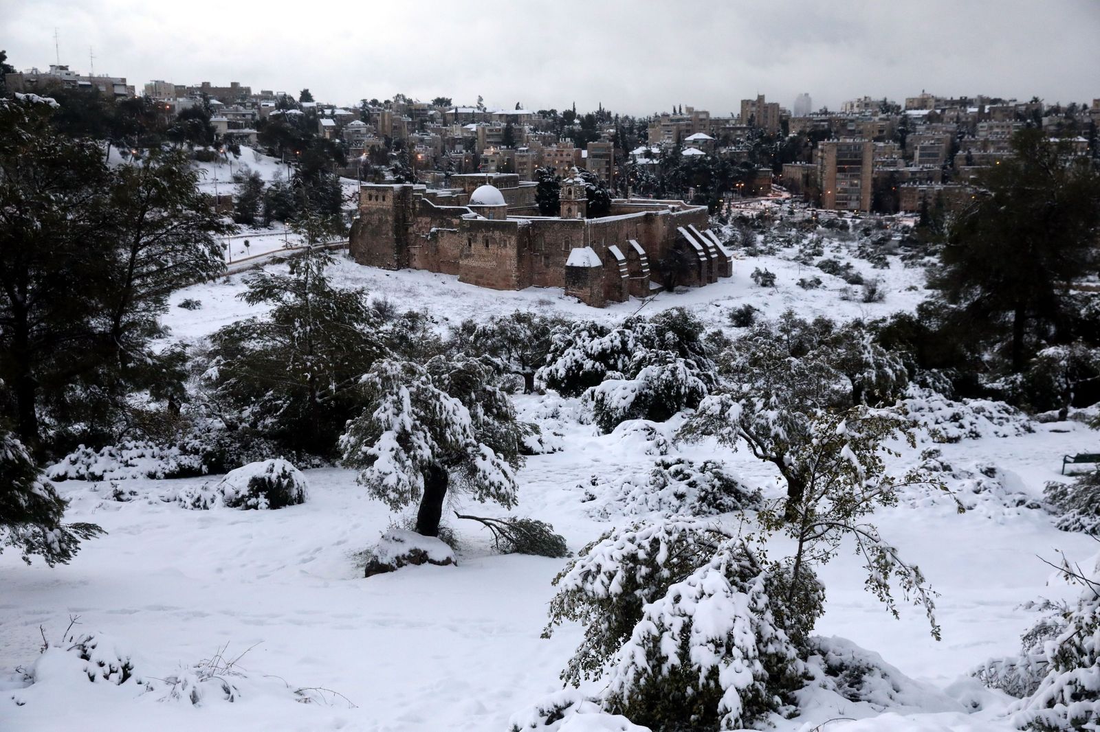 Jerusalén, cubierta de nieve tras el paso del temporal 'Elpida'