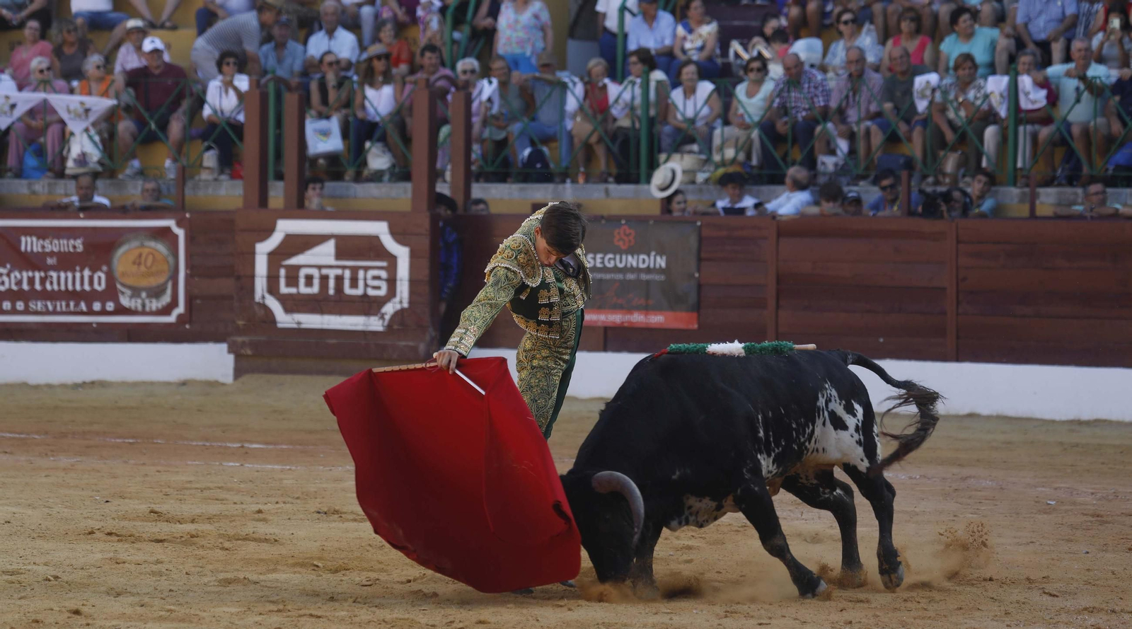 Las fotos de la primera semifinal del ciclo de novilladas de las Escuelas de Tauromaquia de Andalucía en La Línea