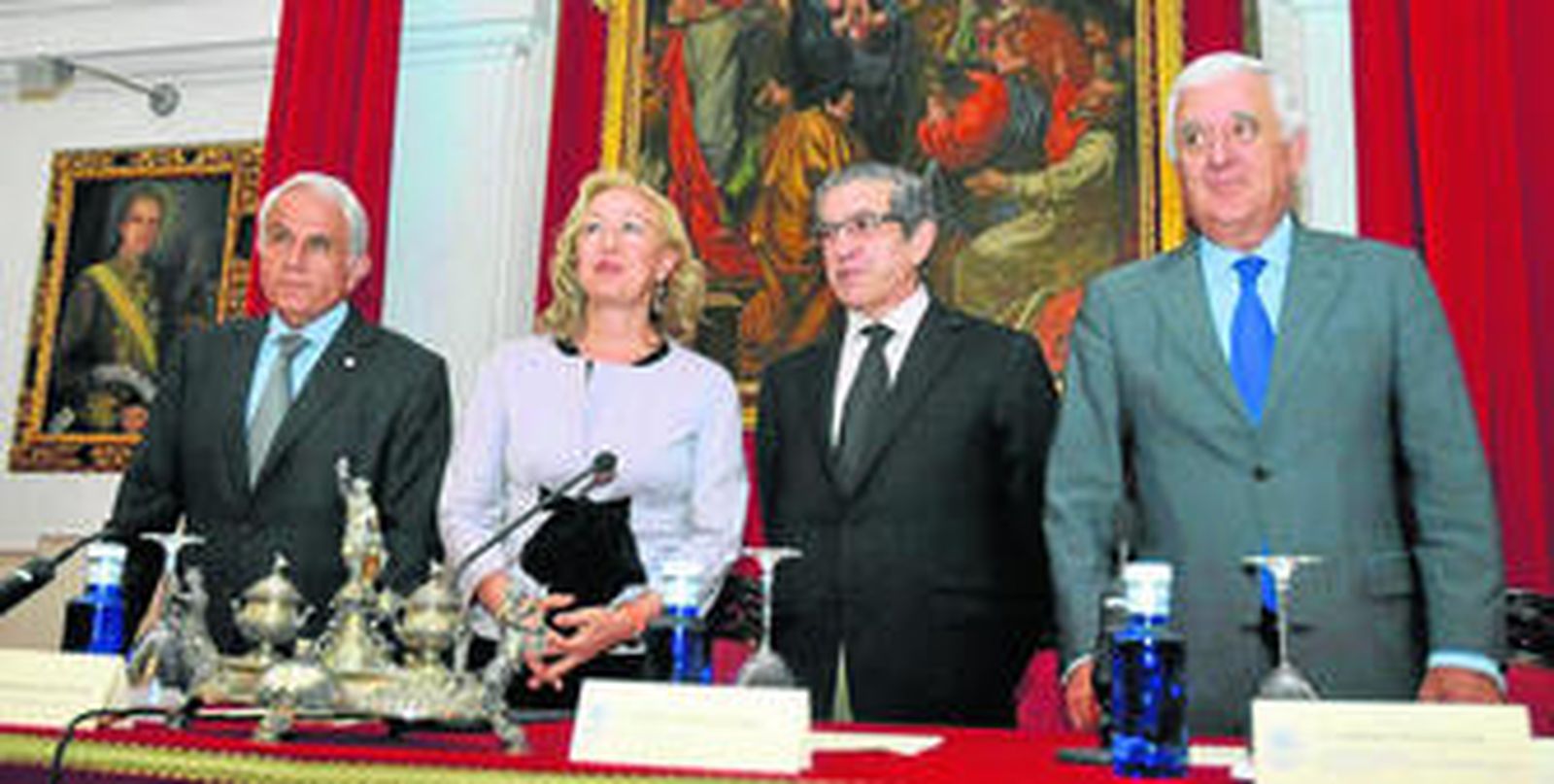Los premiados y los familiares de los que no pudieron asistir. María Alejandra Fiorito (madre del premiado Raúl Francisco Balanzino), Javier Ocaña, Luis Ángel Gollonet, Sergio Rodríguez y Agustín Ávila (padre del premiado José Manuel Ávila).
