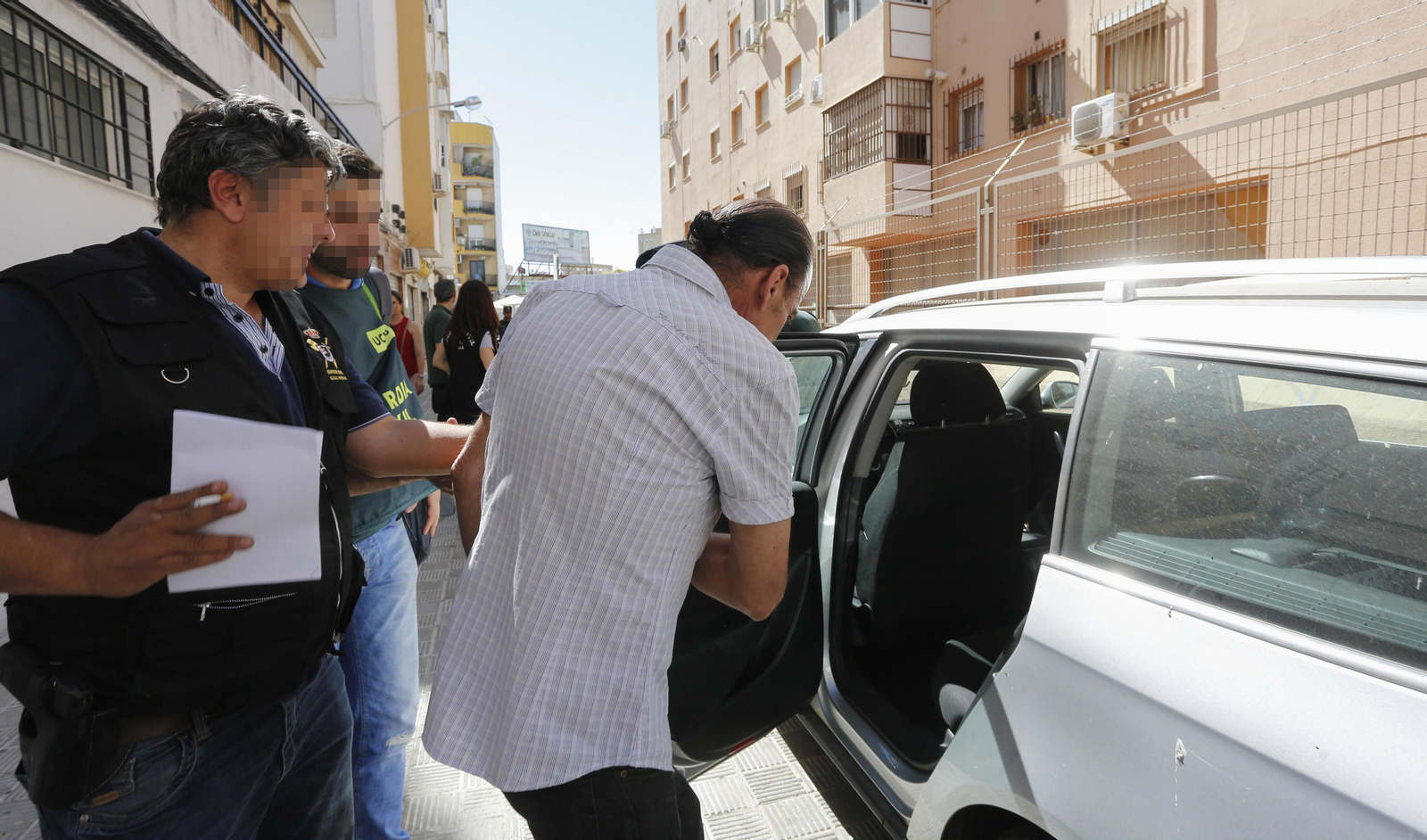 Imágenes de la operación contra la venta de armas por internet