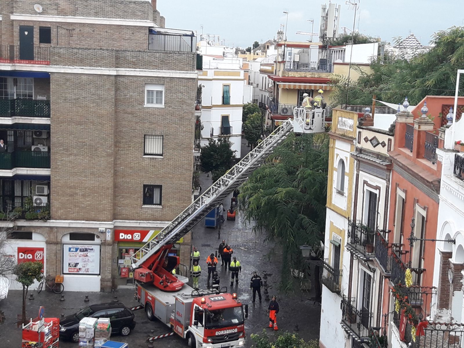 Las imágenes del paso de la borrasca 'Ana' por Sevilla