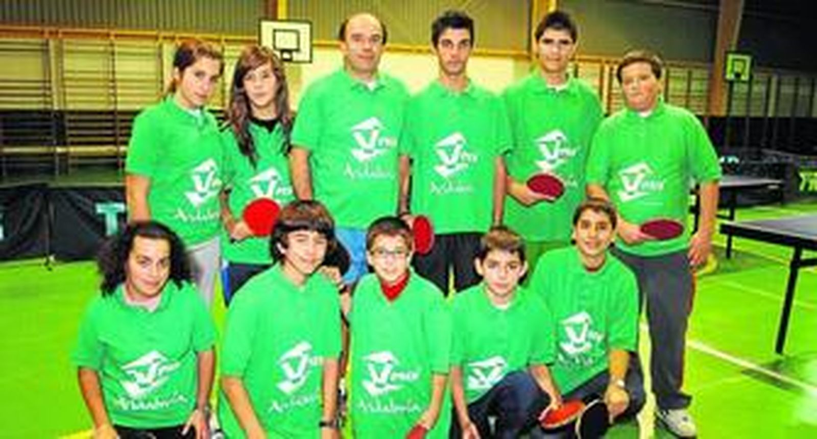 Imagen de los miembros del Club Tenis Mesa Vipren Chiclana.