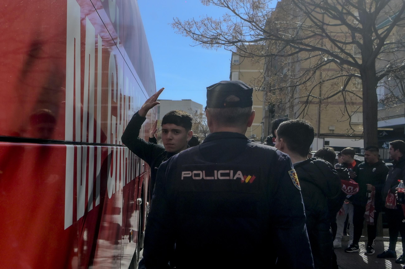 Encuéntrate en la grada y en el recibimiento al Granada CF