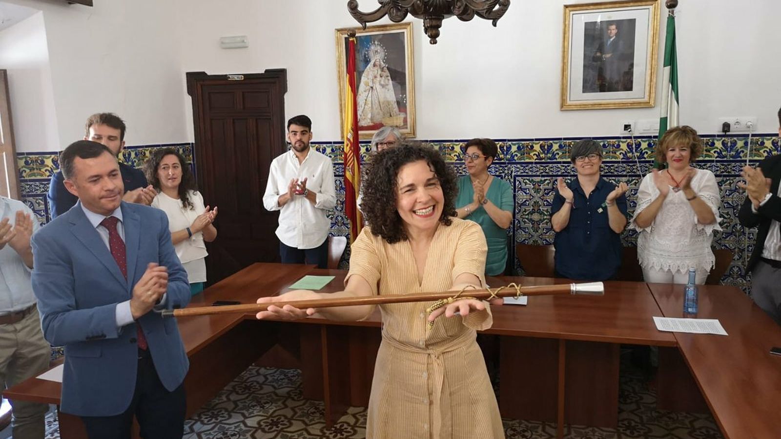 La nueva alcaldesa poco después de constituirse el Ayuntamiento.