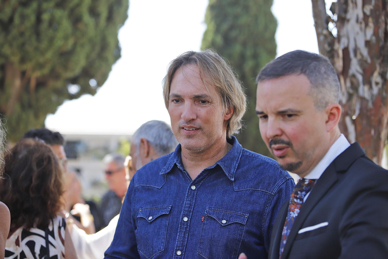 Imágenes del homenaje a Jesús Quintero con el descubrimiento de una escultura de Elías Rodríguez Picón