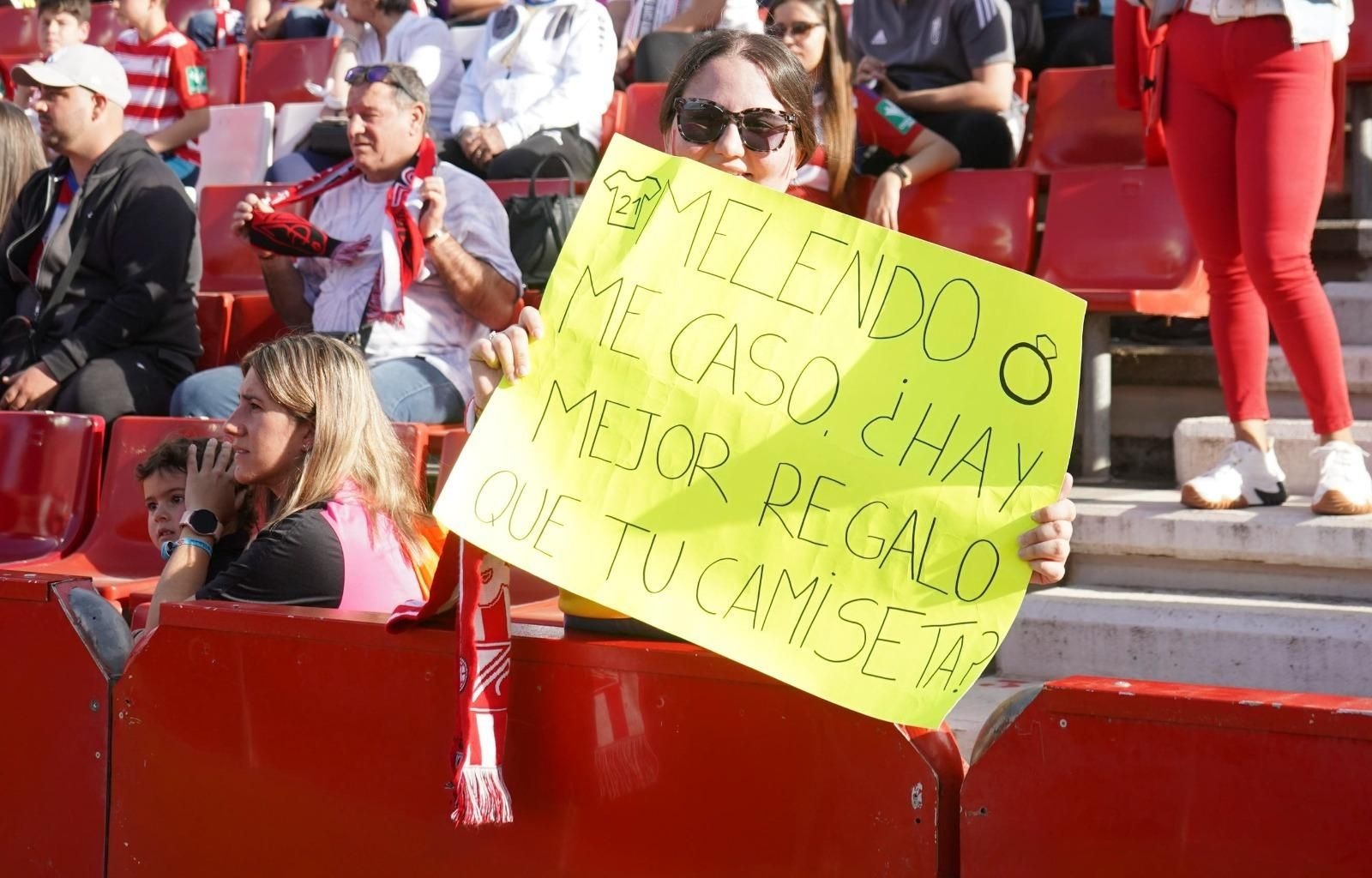 Encuéntrate en la grada en el Granada CF - Real Oviedo