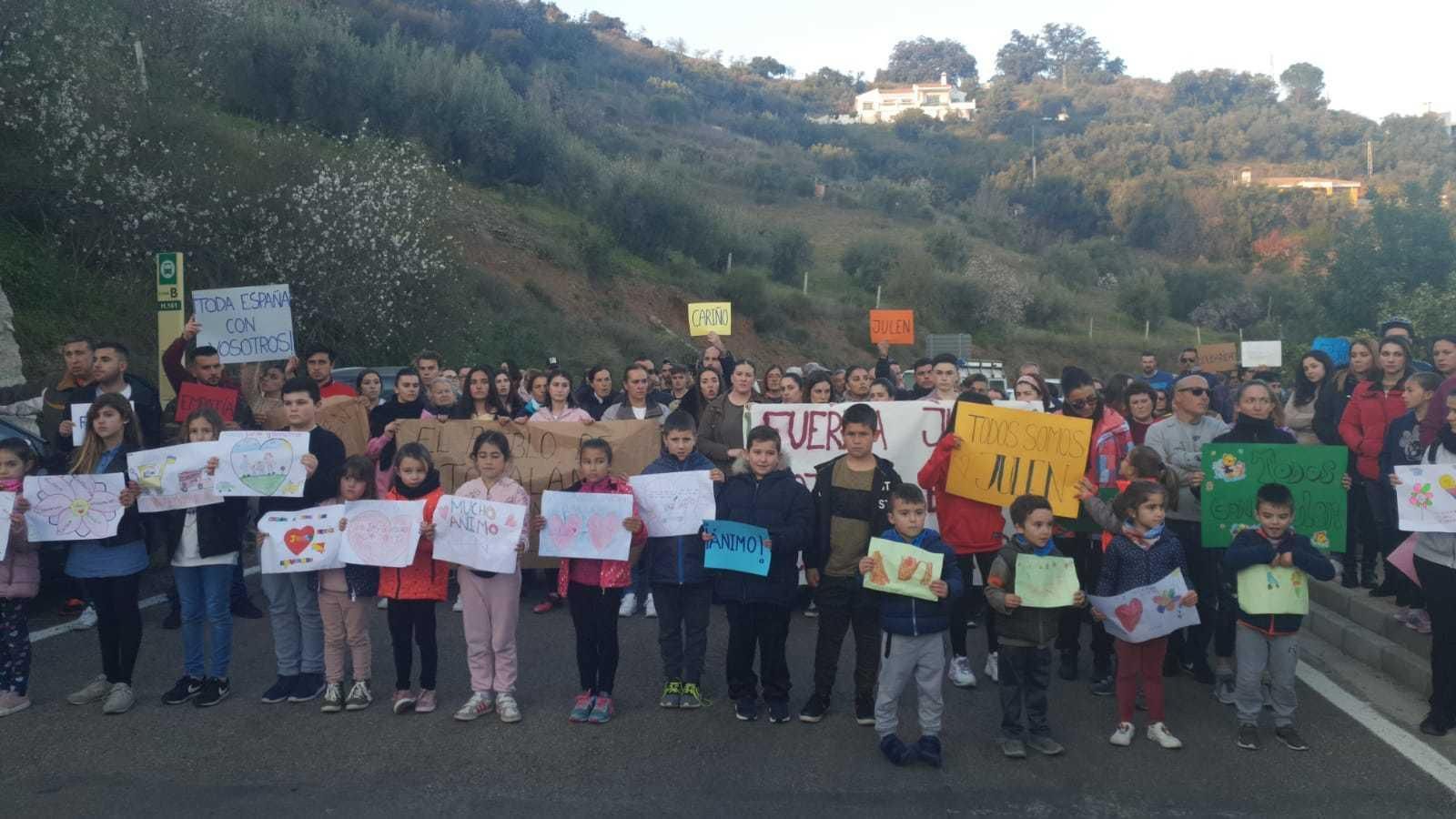 Manifestación de apoyo a los padres de Julen.