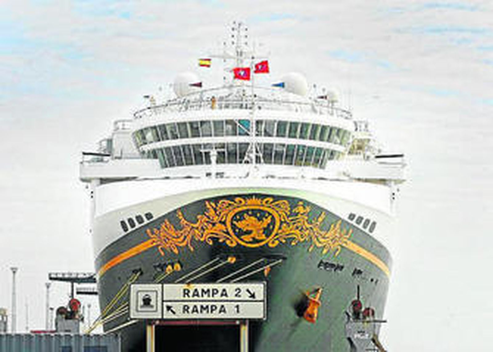 El 'Disney Magic' se encuentra desde el día 9 en el astillero de Puerto Real.