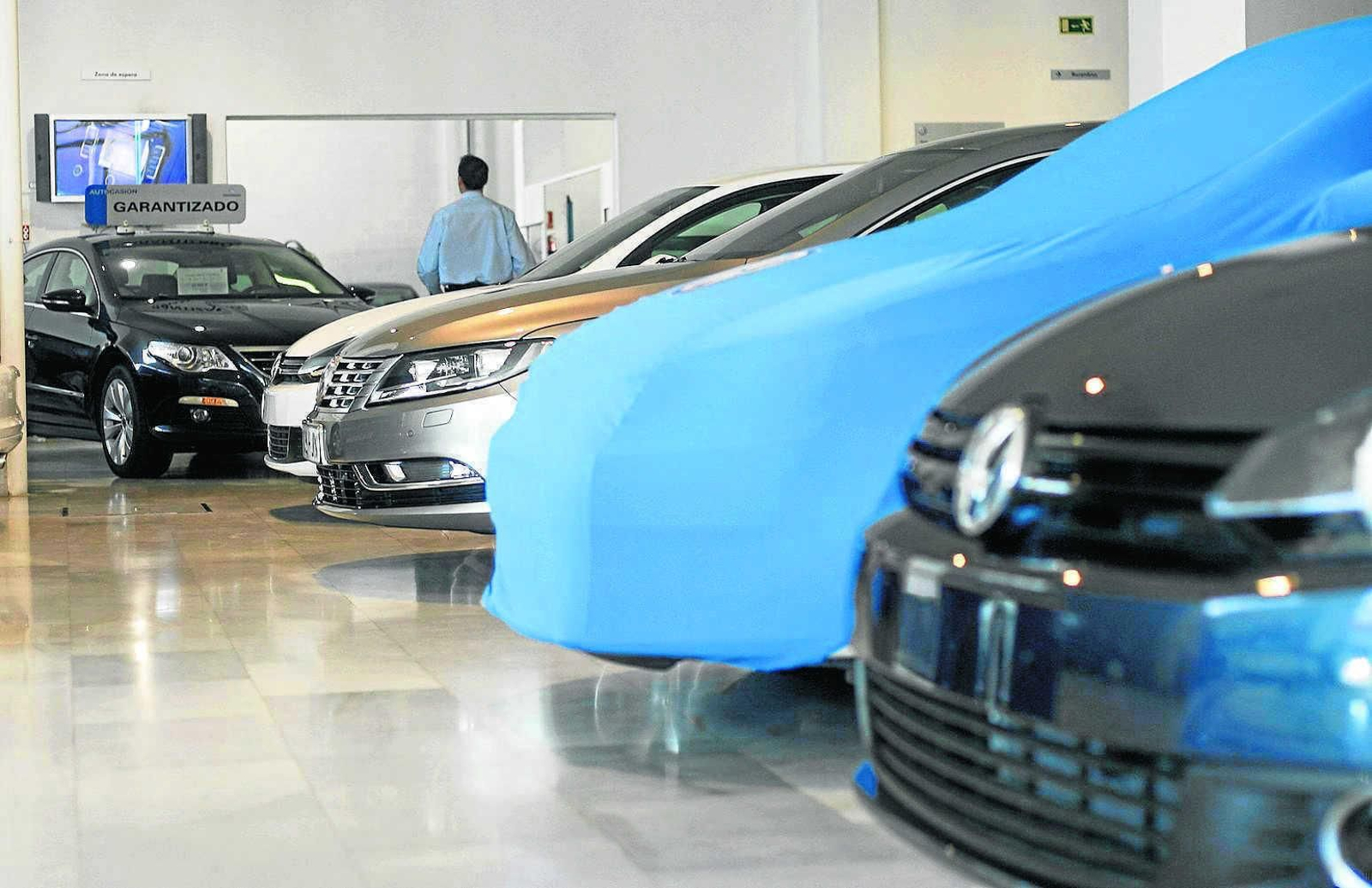 Las matriculaciones siguen en caída y la venta de vehículos diésel se desploma