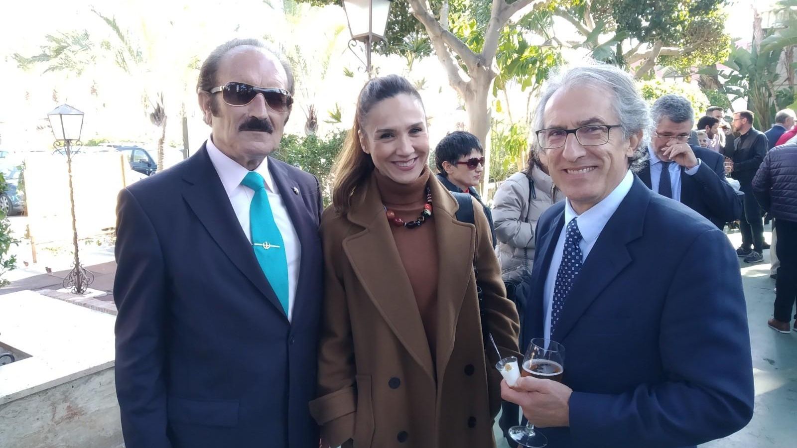 El magistrado Benito Gálvez, la jefa de gabinete del subdelegado, Rosa Ortiz, y el director de El Acebuche, Miguel Ángel de la Cruz.