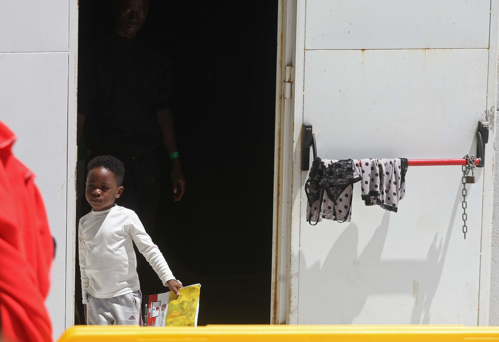 Cientos de migrantes esperan destino acogidos en el Campo de Gibraltar
