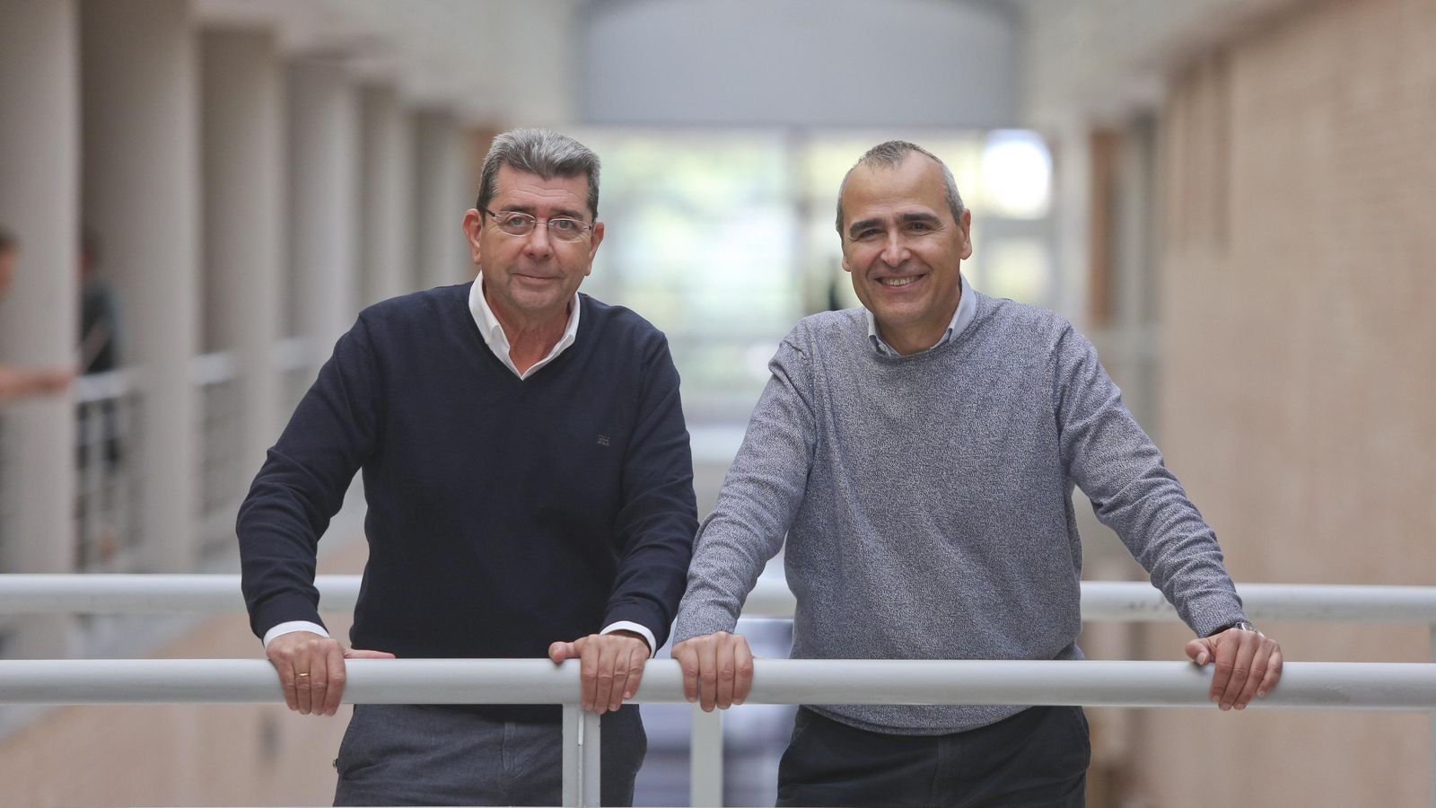 Antonio Guevara, decano de Turismo, y Juan Antonio Perles, decano de Filosofía y Letras.