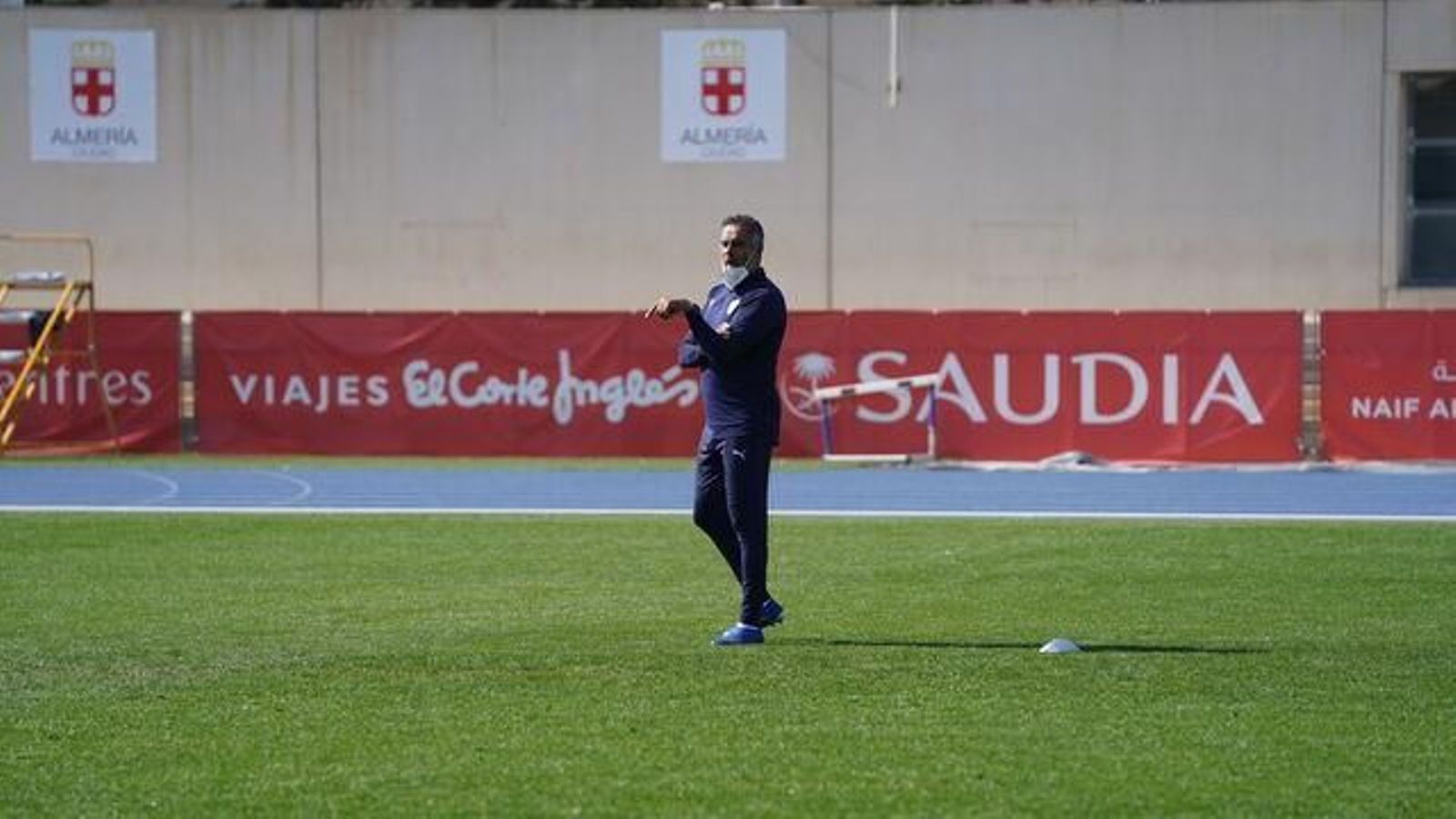 Gomes da instrucciones.