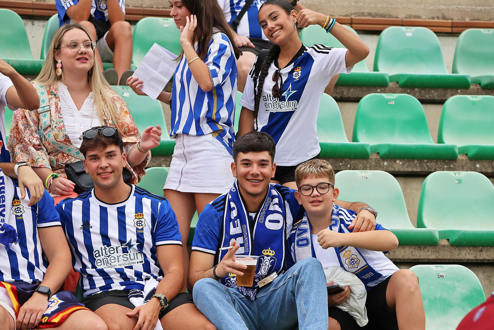 Búscate en las gradas del Betis Deportivo-Recreativo de Huelva