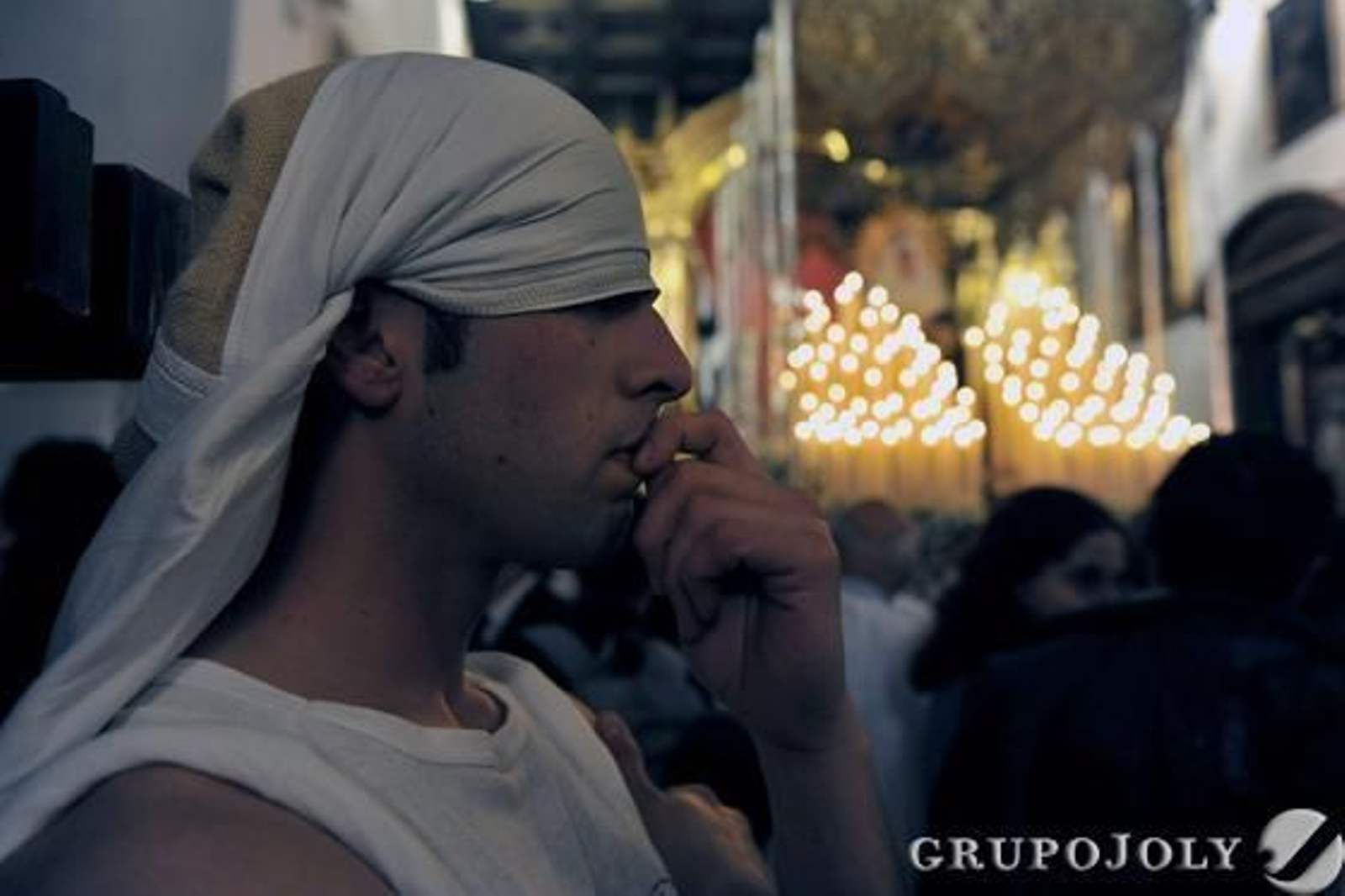 Un costalero en el interior de la capilla.

Foto: Juan Carlos Vazquez