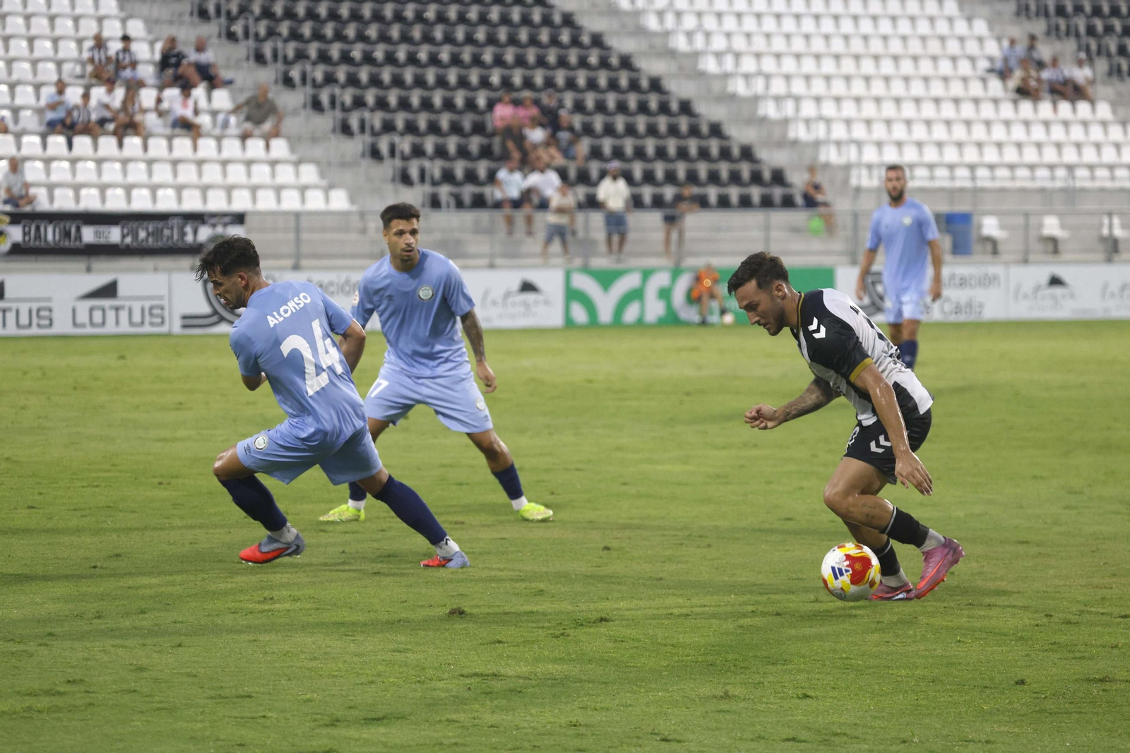 Las imágenes del partido amistoso entre la Balona y el Torremolinos