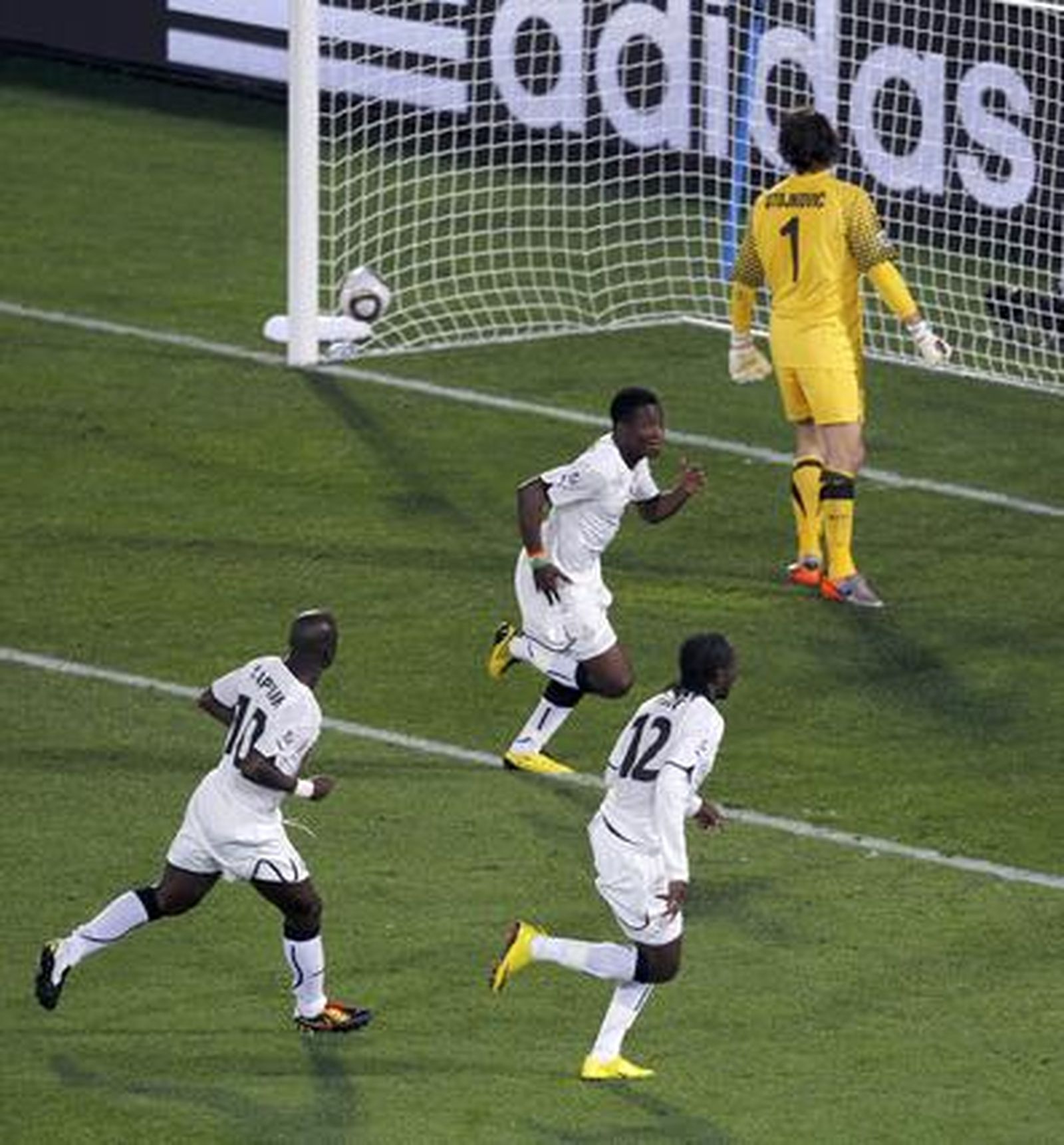 Ghana es la primera selección africana que gana en el Mundial de Sudáfrica. / Reuters