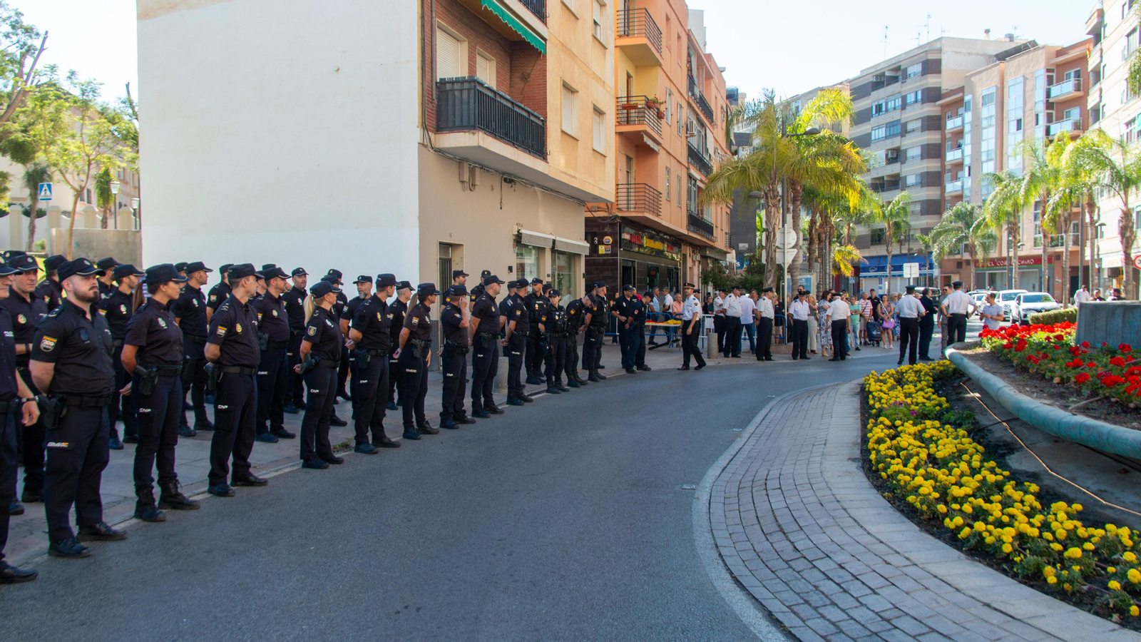 Así ha sido el acto de la dedicación nominativa de la fuente de la Avenida Salobreña a la Policía Nacional