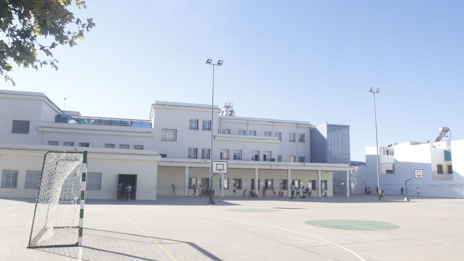 Patio central del Salvador Vinuesa.