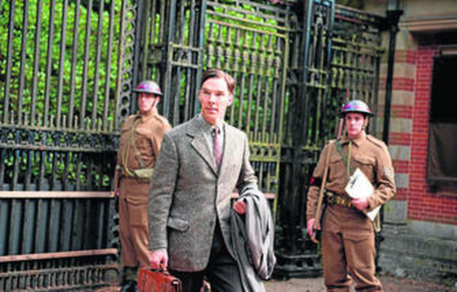 Benedict Cumberbatch realiza una extraordinaria interpretación en el papel de Alan Turing.