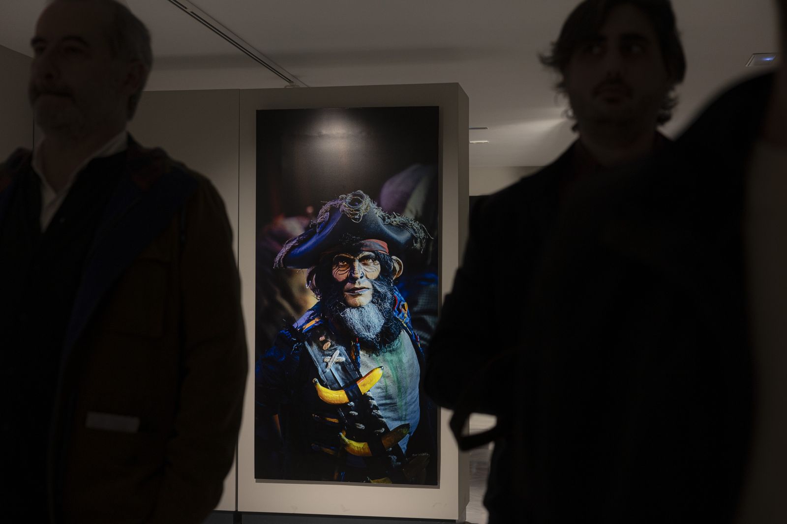 Inauguración de la exposición de Julio González "Carnaval de improviso. Retratos urgentes: la trastienda del COAC"  en la casa del carnaval.