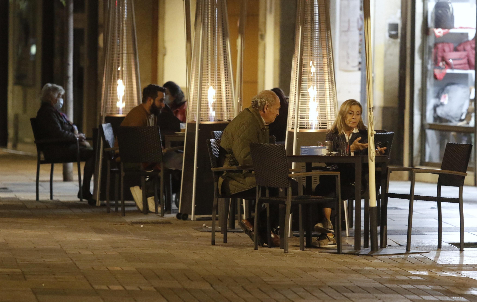 Coronavirus en Córdoba: Las fotografías de la última tarde de compras en el centro de Córdoba
