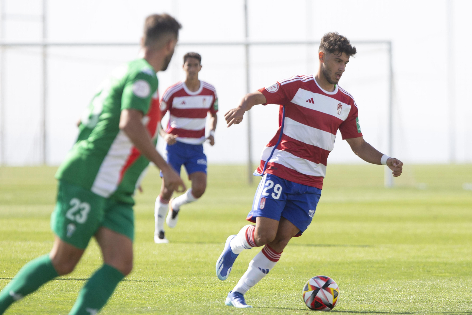 Las imágenes del encuentro entre el Recreativo Granada y el CD Alcoyano