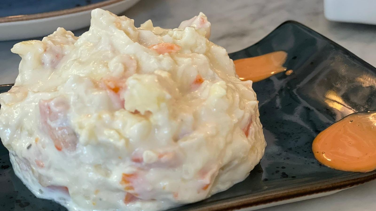 La ensaladilla de 'Albur' se acompaña de unos toques de mayonesa de carabinero. La ensaladilla de 'Albur' se acompaña de unos toques de mayonesa de carabinero.