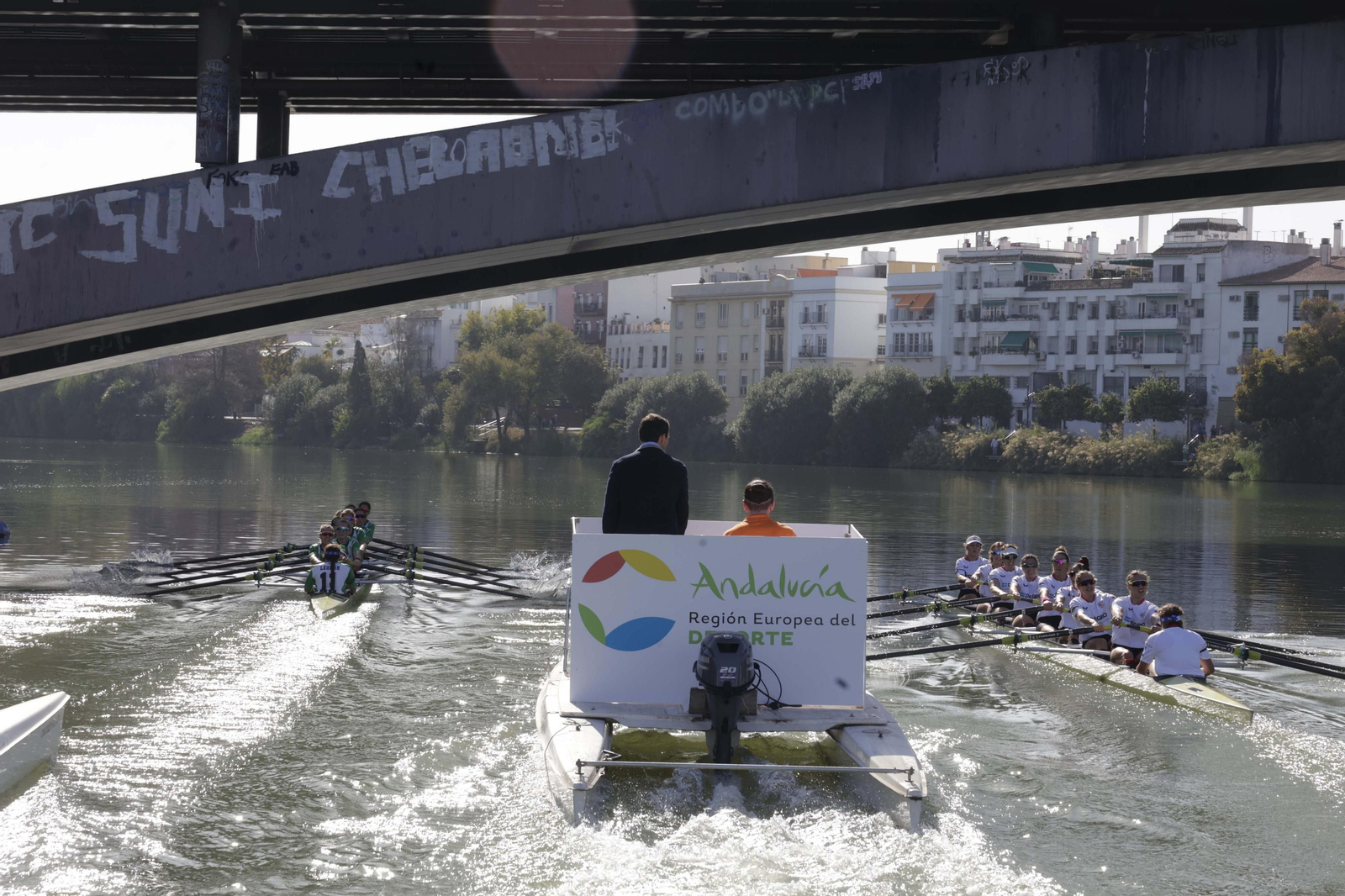 La Regata Sevilla-Betis femenina en imágenes