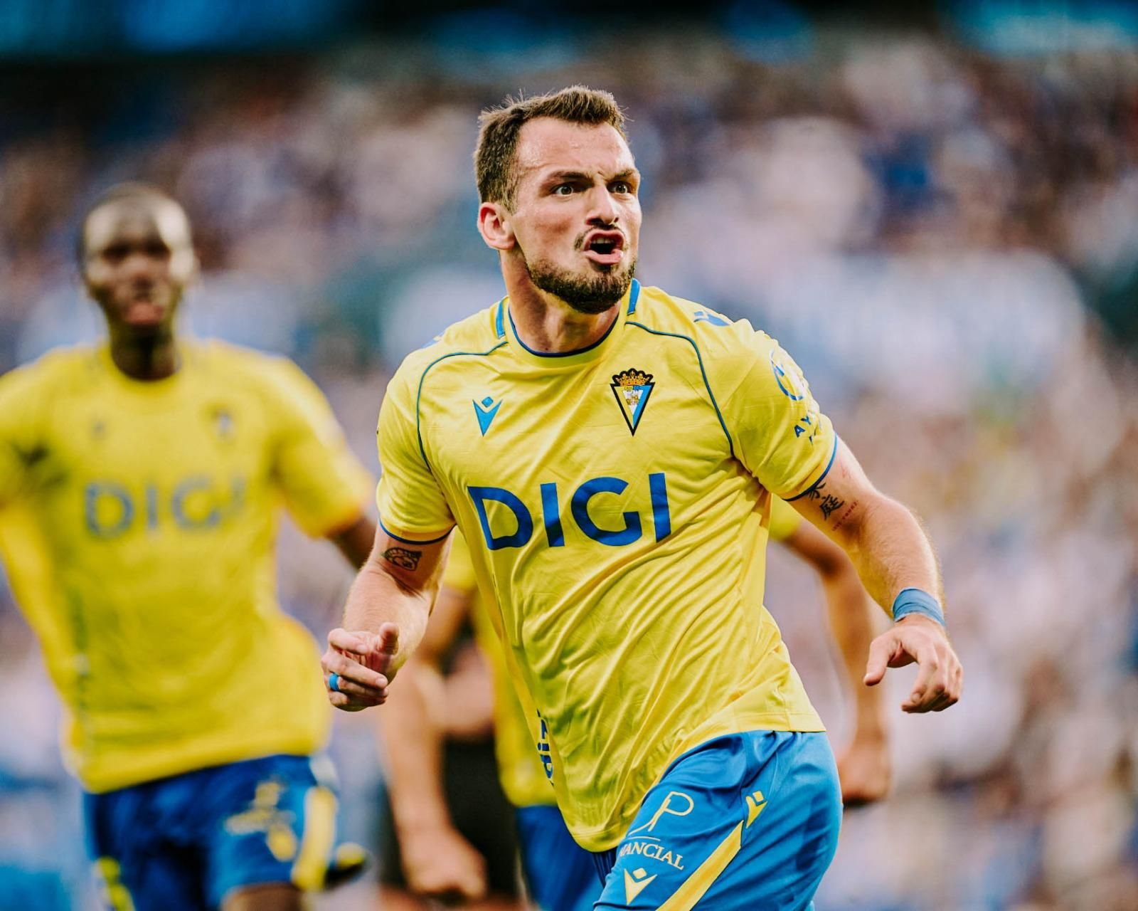 Tabatadze celebra uno de sus goles en el Real Sociedad-Cádiz