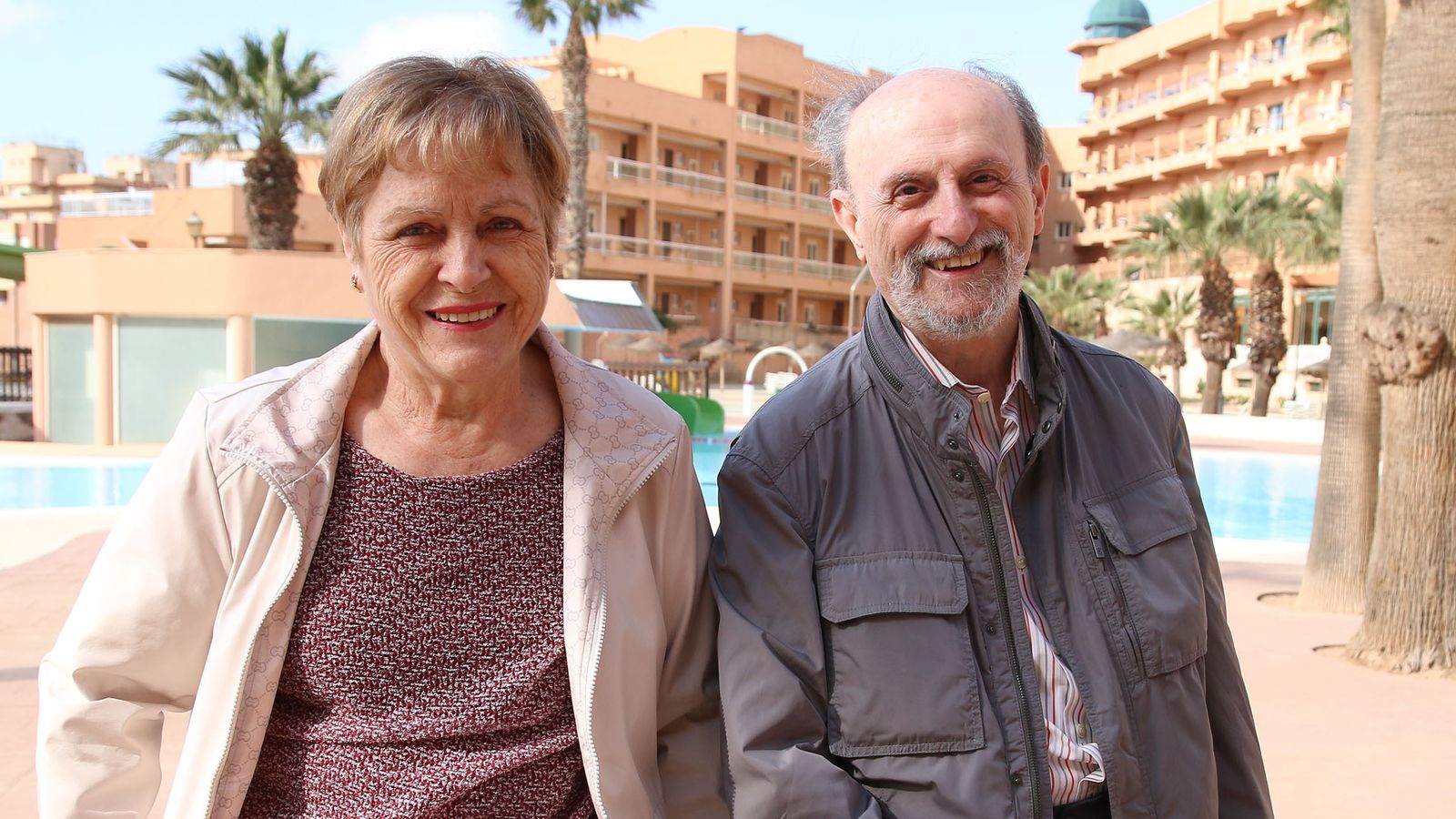 Isabel Rojas y Francisco Carpio sonríen hoy a la vida en el hotel Colonial de Roquetas