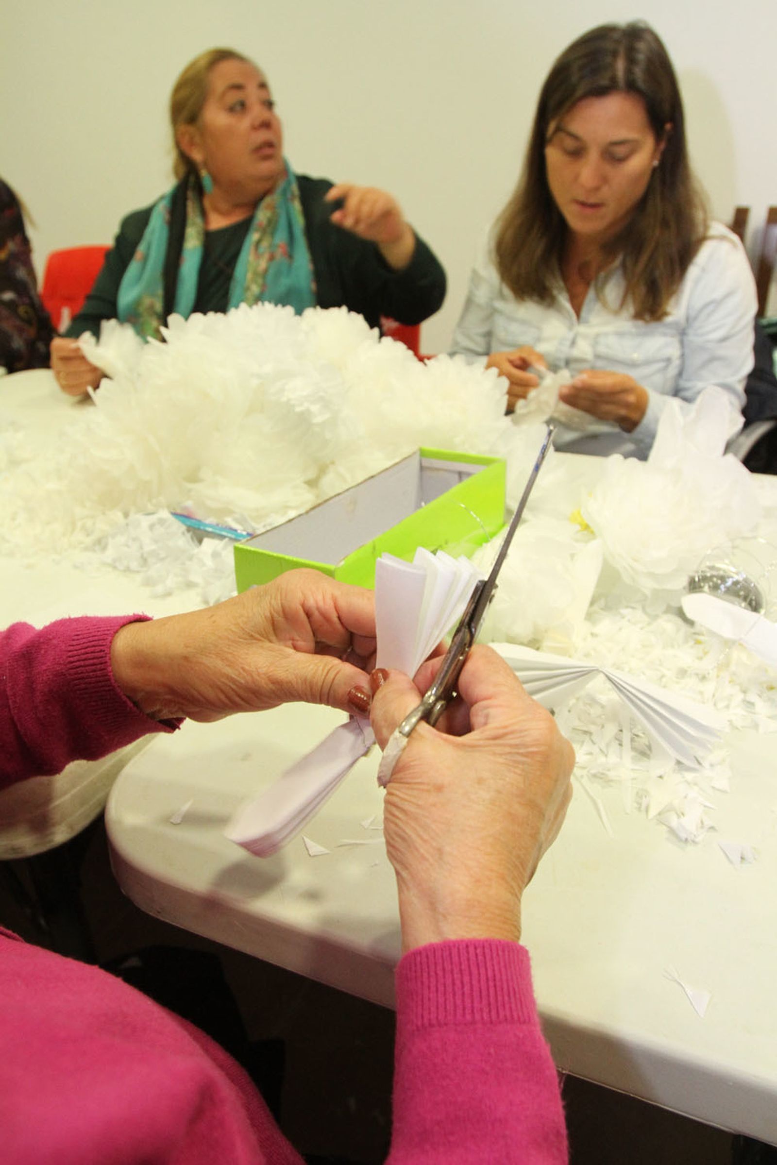 Preparativos en la Hermandad de Huelva para la Magna Rociera