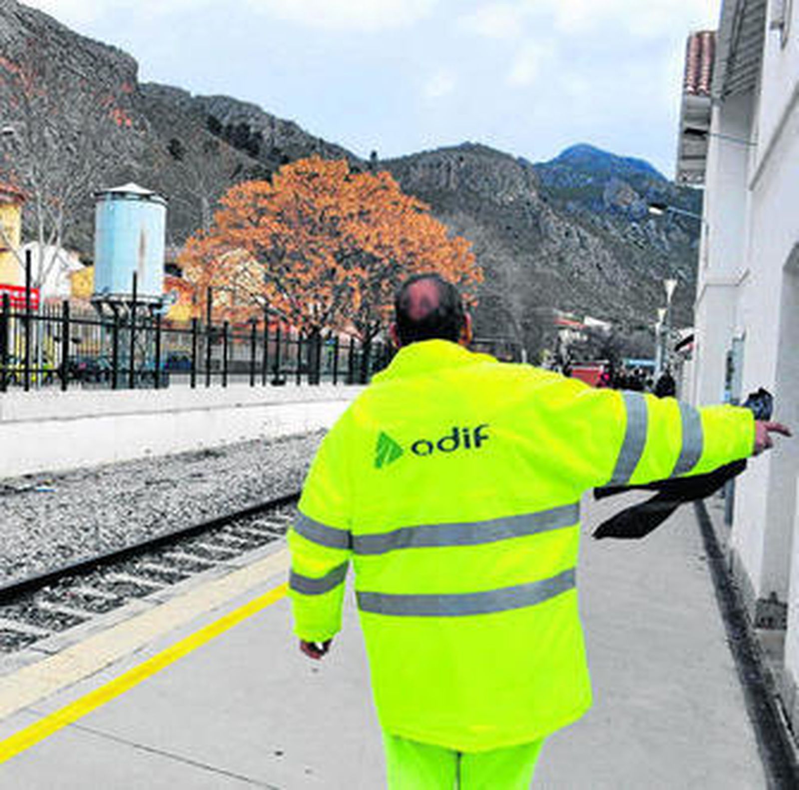 El PSOE critica que el BOE publique esta decisión con fecha posterior al cierre de la conexión con Antequera.