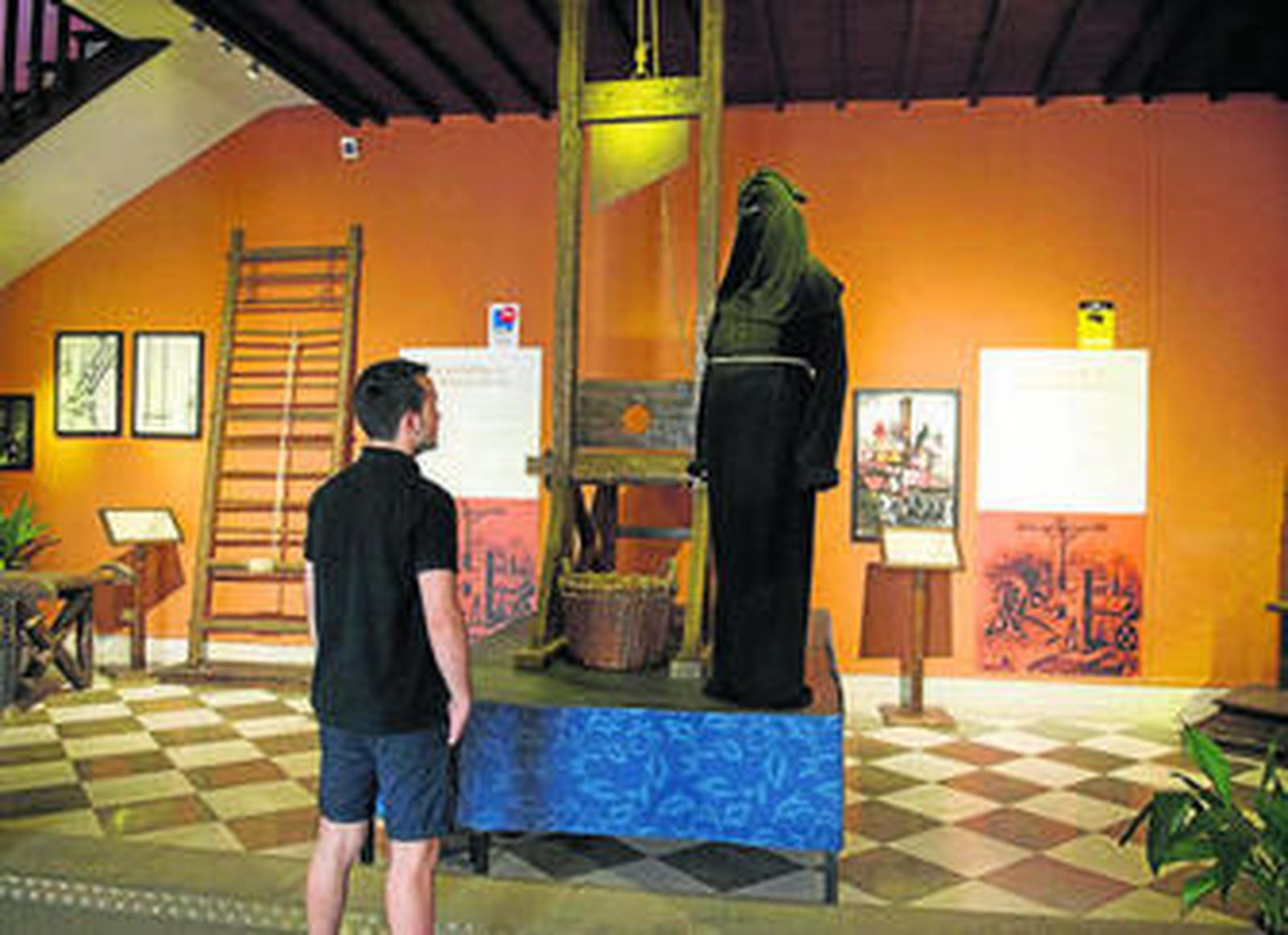 Una de las máquinas de castigo que se pueden ver en la exposición.